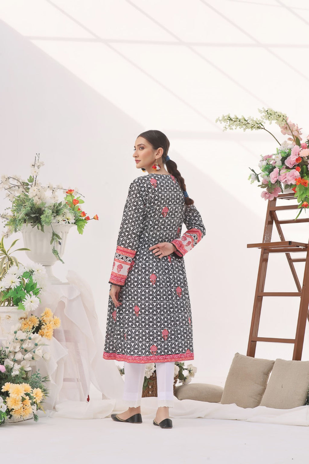 1Pc Printed Unstitched Lawn Black - OLK-6135-A
