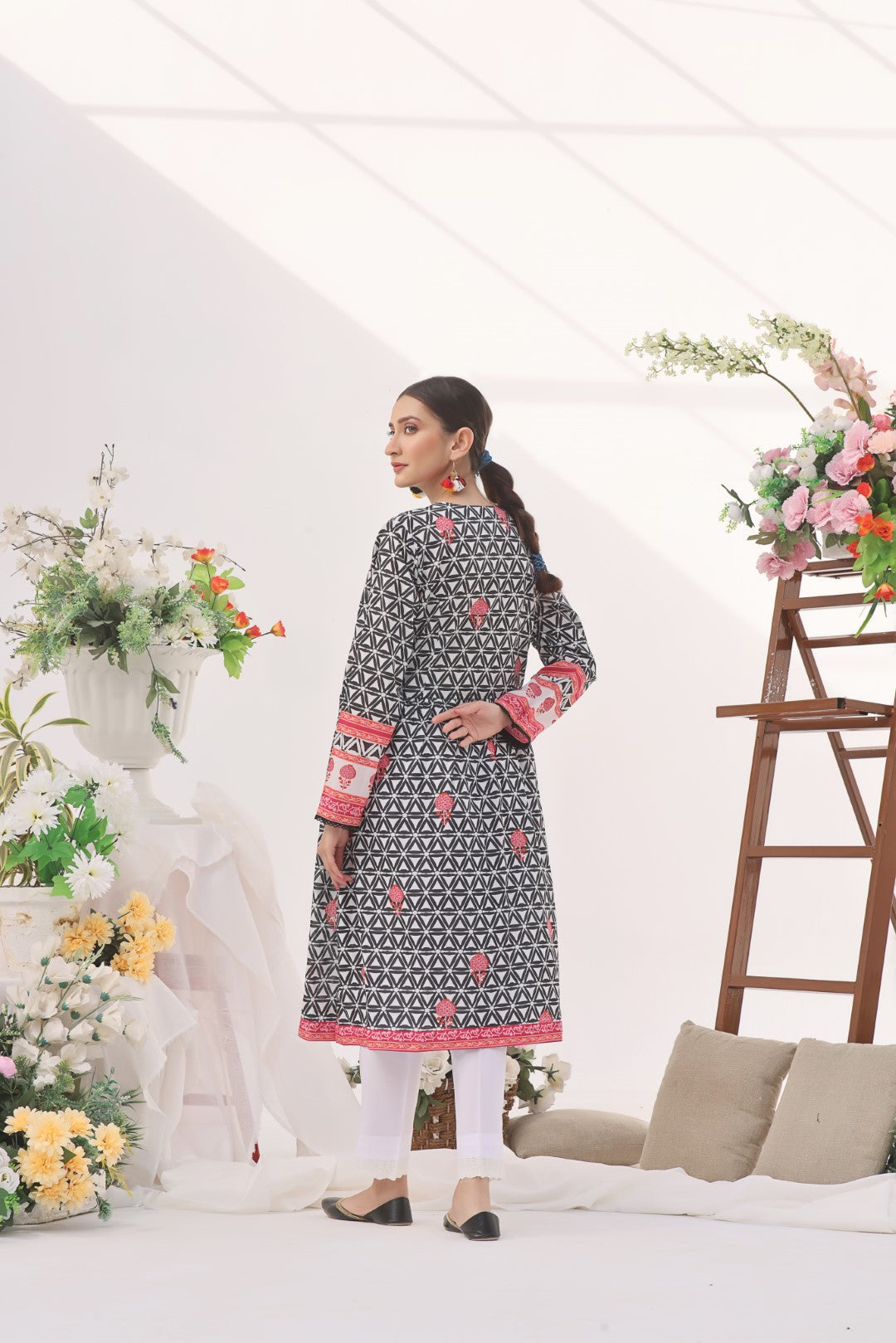 1Pc Printed Unstitched Lawn Black - OLK-6135-A
