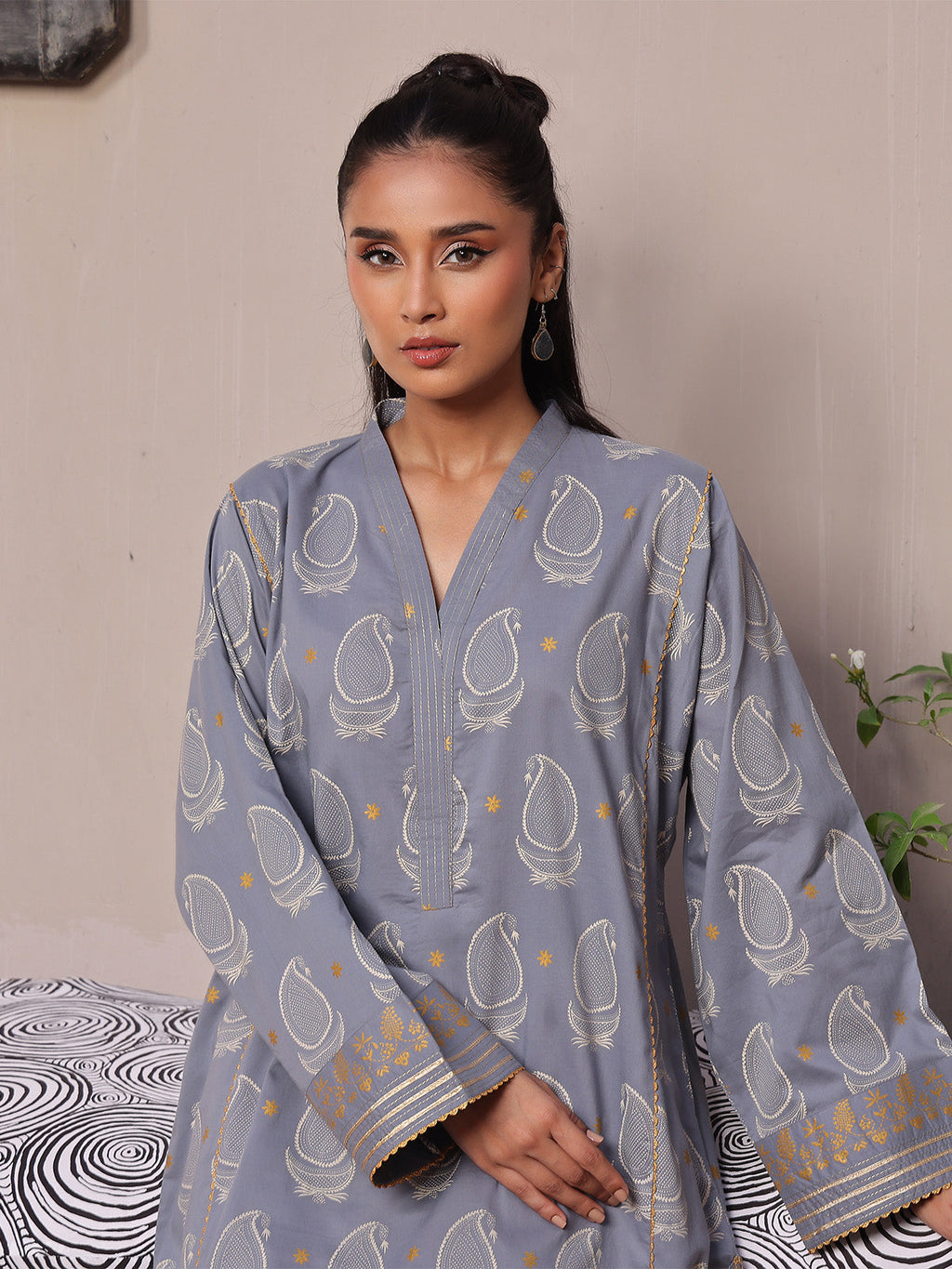 1Pc Printed Pret Kurti Lawn Grey - OWKT-2404003