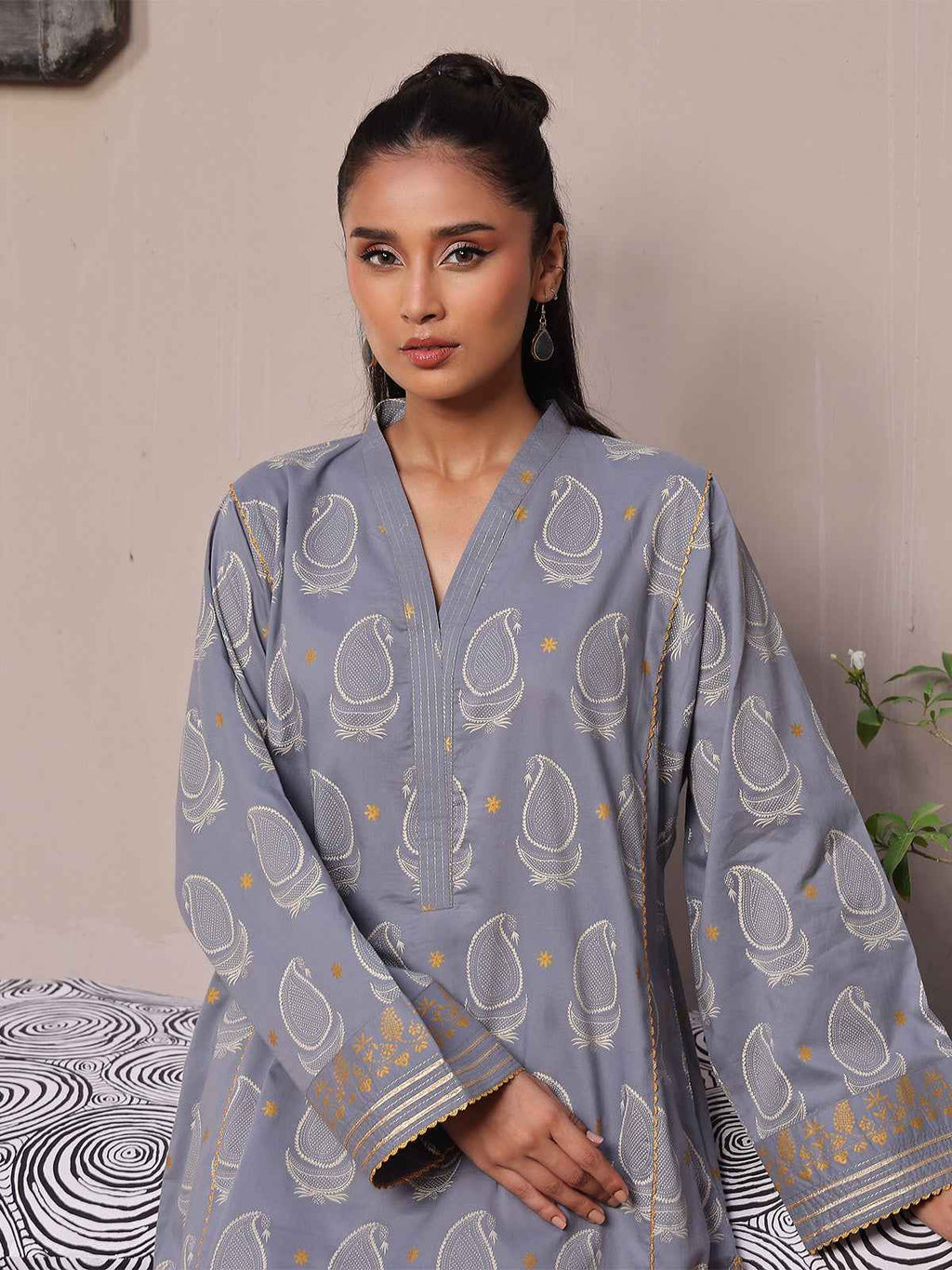 1Pc Printed Pret Kurti Lawn Grey - OWKT-2404003