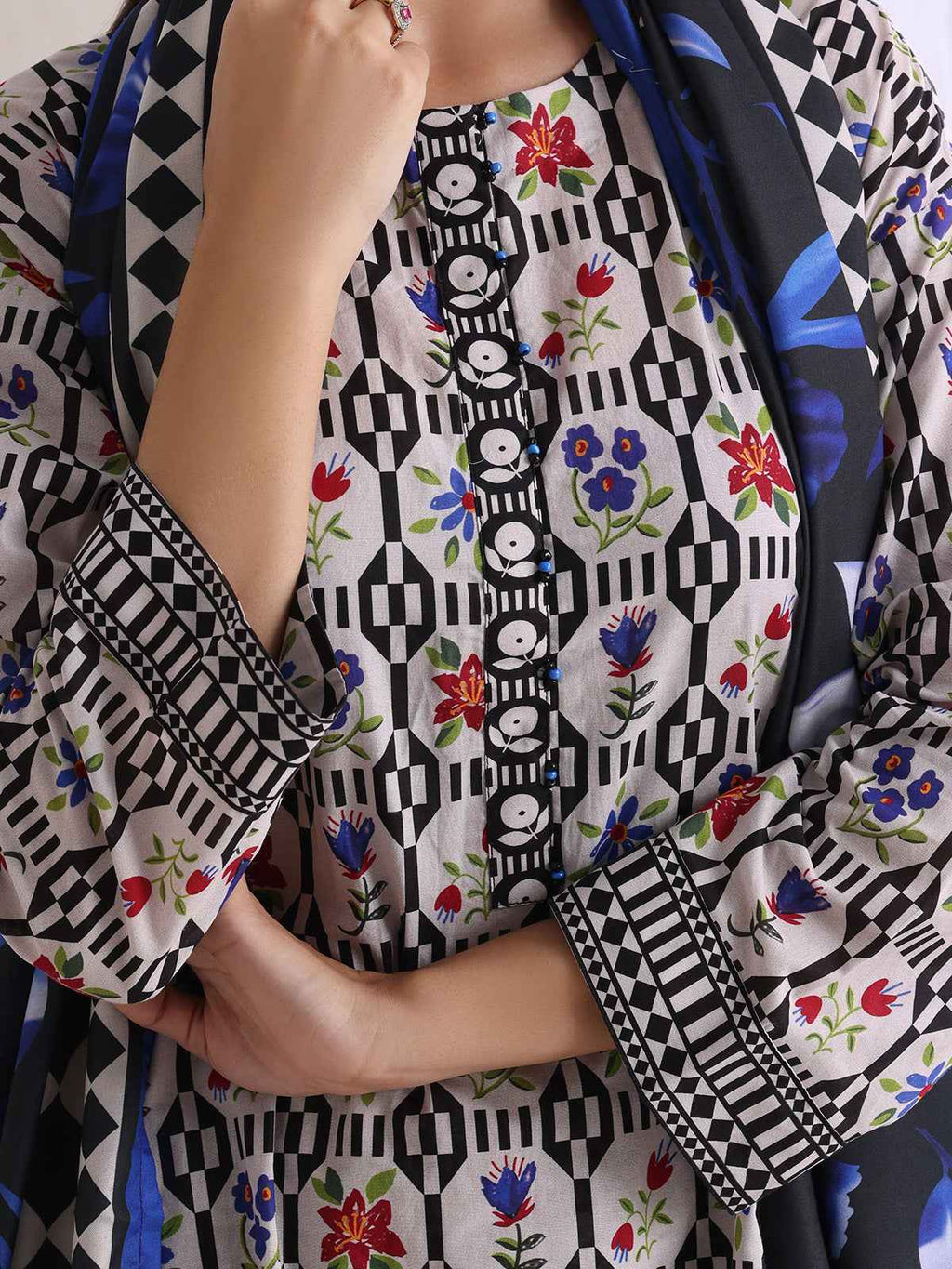3Pc Printed Pret Suit Lawn Black - OW3P-2505026