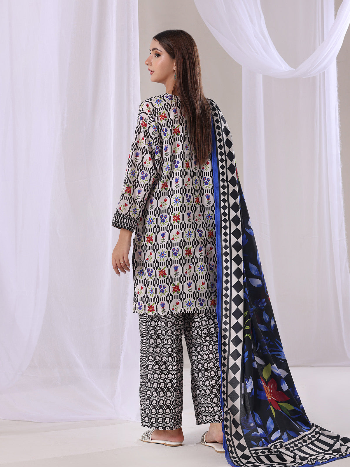3Pc Printed Pret Suit Lawn Black - OW3P-2505026