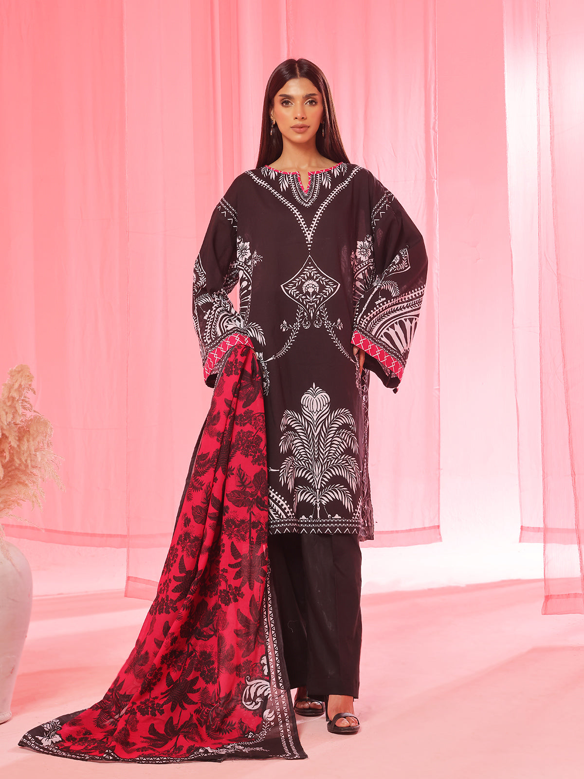 3PCs Printed Pret Suit Lawn Black - OW3P-2504001