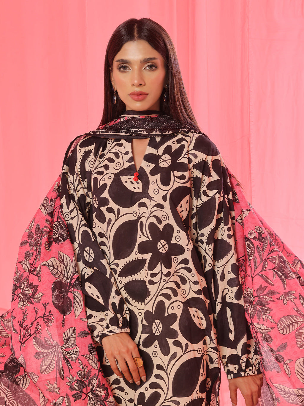 3PCs Printed Pret Suit Lawn Black & Beige - OW3P-2504009